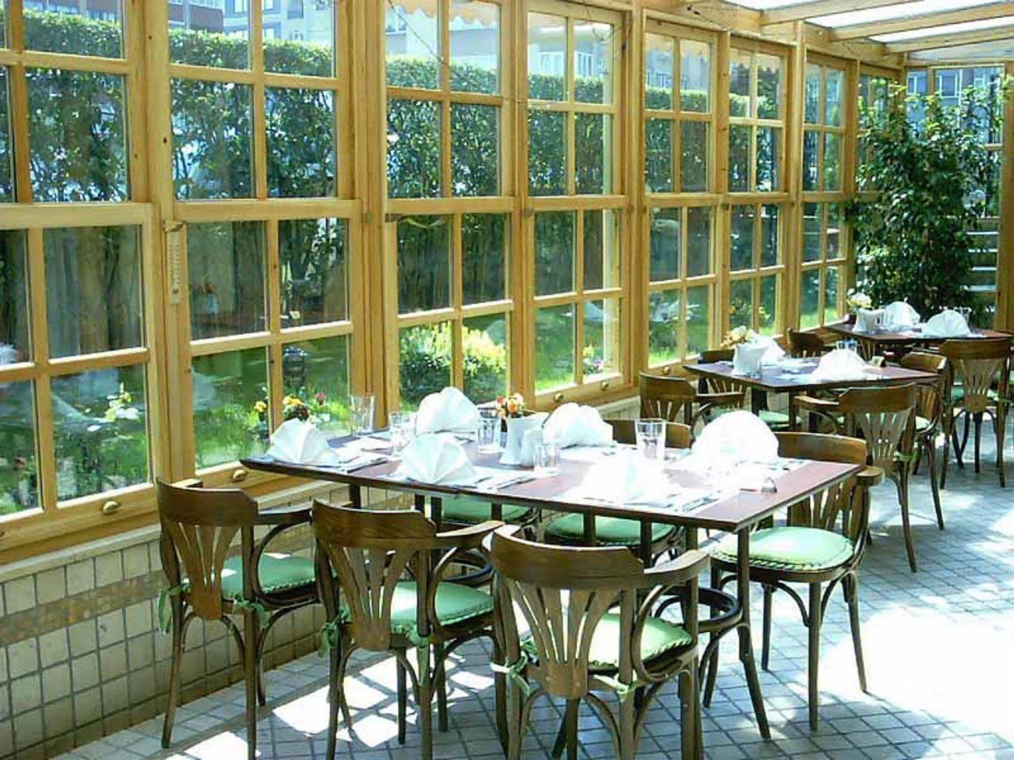 Güneş Hotel Merter Istanbul Restaurant foto